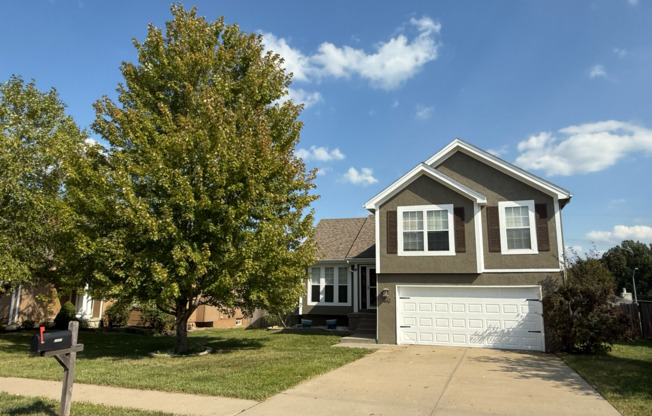 4 Bed / 3 Bath Home in North Brook – Updated, Comfortable, and Move-In Ready
