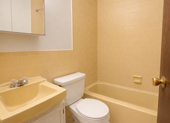 1 bed, 1 bath, 765 sqft, $2,050, Unit 707