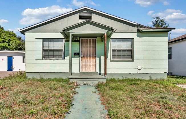 Charming 3-Bed 1 Bath Home with Recent Upgrades – Available Immediately!