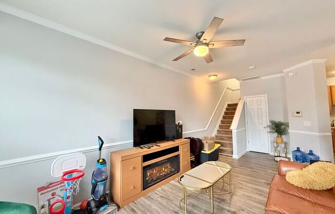 351 GILMAN LN
