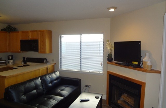 1 bed, 1 bath, $2,550, Unit #104