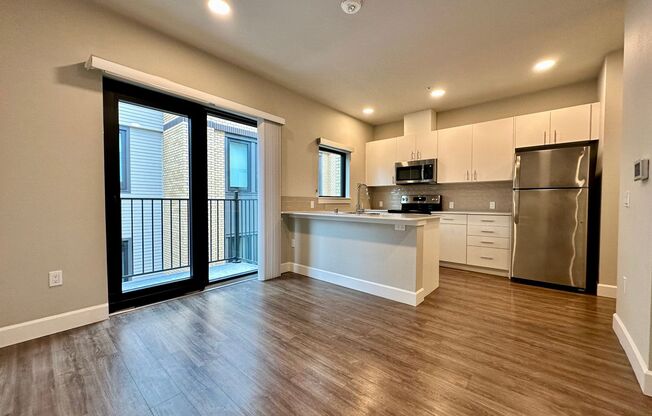 Studio, 1 bath, 327 sqft, $1,550, Unit 430 Simmons #304