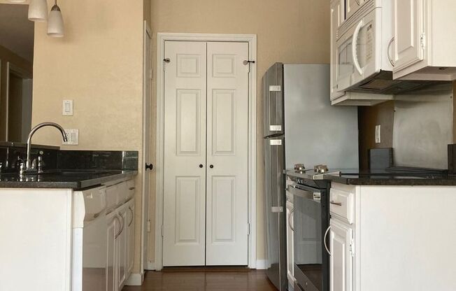 Renovated 2 Bedroom Condo at The Oaks of Lakewood