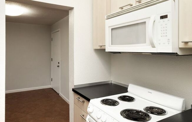 2 beds, 1 bath, 715 sqft, $1,995, Unit 102