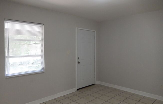 NICE 3/1 House w/ Tile Floors, New Appliances/Paint, & Large Fenced Yard! Available May 3rd for $1095/month!