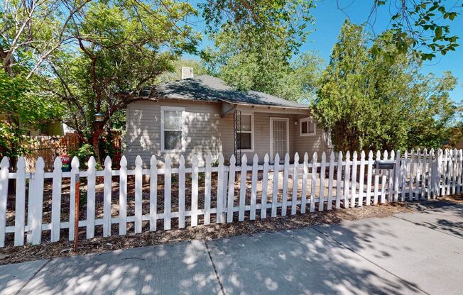 2 beds, 1 bath, 900 sqft, $1,400, Unit 823 11th Street NW