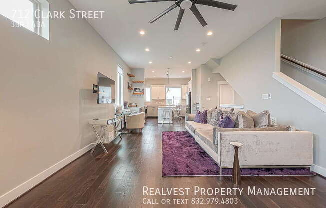 712 CLARK ST