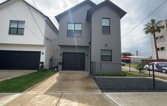 1423 Holly St **Ask about our NO CASH DEPOSIT option!**