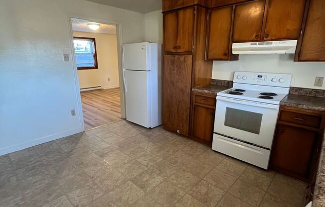 2 beds, 1 bath, 903 sqft, $1,290, Unit I-11