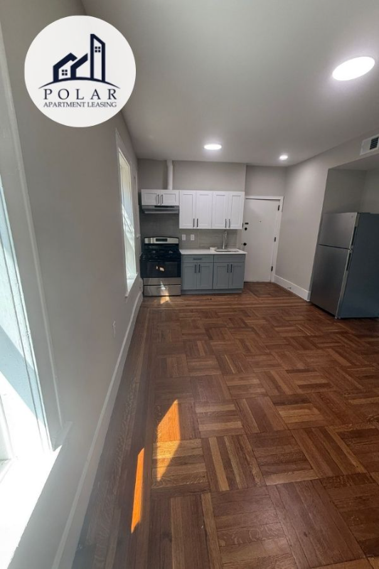 515 W 7 ST