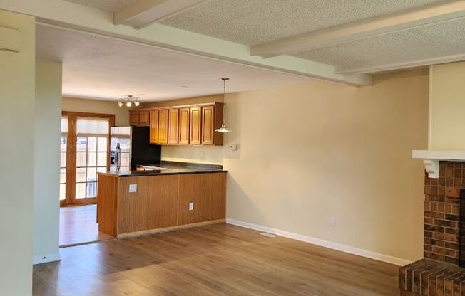 Long Realty & Property Management - Great Location Townhome in Golden