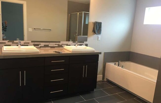 Beautiful 5 bed 3 bath available in Bothell
