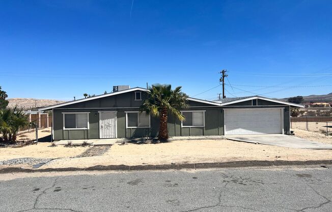 5 Bedroom 2 Bath - Close to 29 Palms Marine Base and Luckie Park