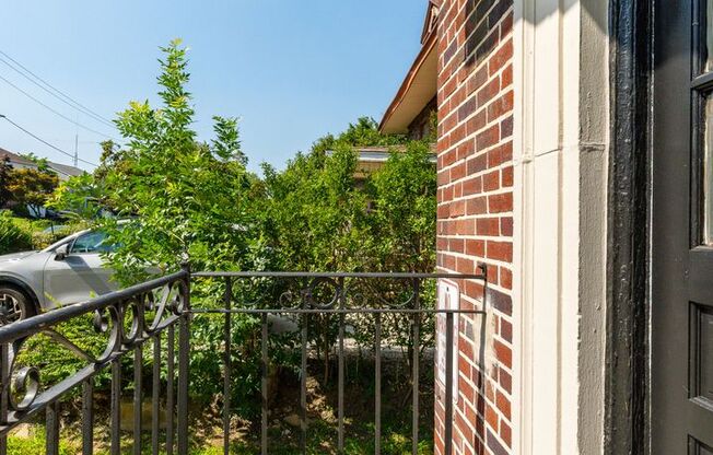 2 beds, 1 bath, 650 sqft, $1,420, Unit A1