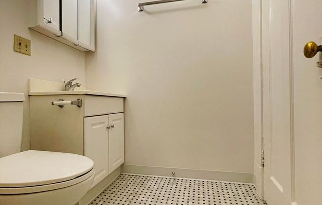 2 beds, 1 bath, 681 sqft, $2,095, Unit 419