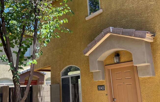 3 beds, 2.5 baths, $1,985, Unit UNIT 1045