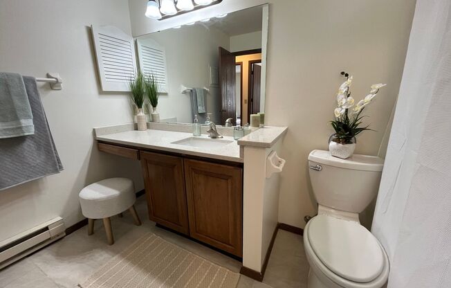 2 beds, 1 bath, 965 sqft, $1,625, Unit 7749CD