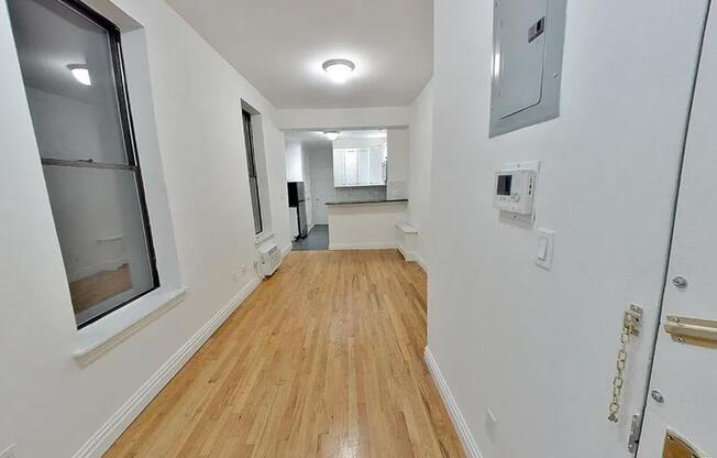 417 3 AVE