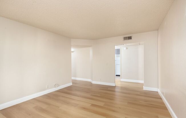 Remodeled 2nd floor unit in gated NW community