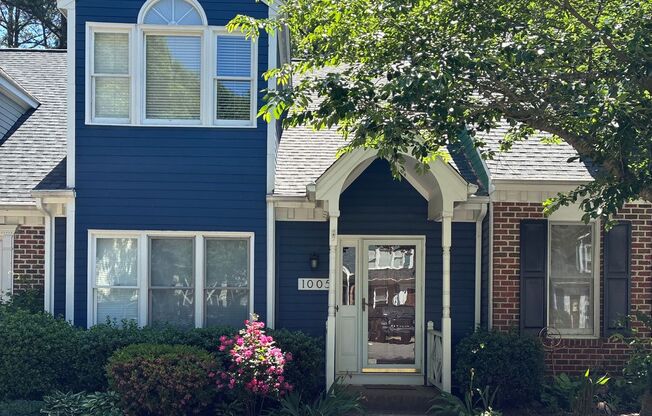 Charming Townhome Near Lake Johnson!