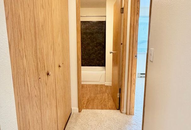 1 bed, 1 bath, 650 sqft, $1,250, Unit B201