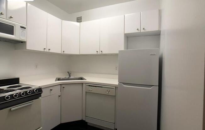 2 beds, 1 bath, $5,958, Unit 8D