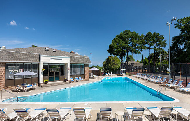 Chelsea Square Apartments in Richmond Va Pool