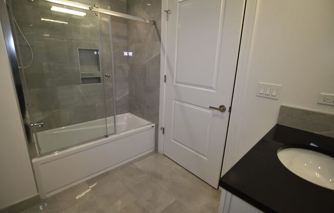 1 bed, 1 bath, 642 sqft, $3,300, Unit 3833-620