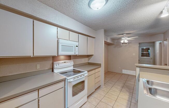 2 beds, 2 baths, 1,444 sqft, $1,400, Unit 122 Myers Dr. (Vacant)