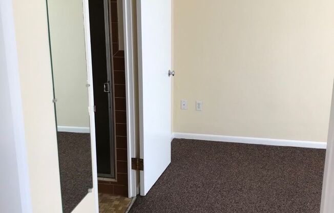 1 bed, 1 bath, 420 sqft, $1,095, Unit 415
