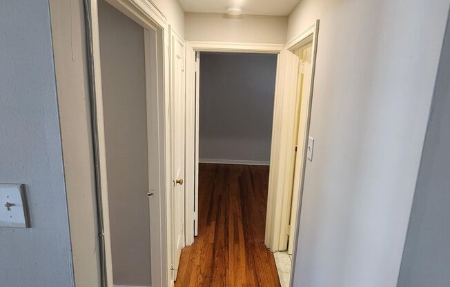 2 beds, 1 bath, 897 sqft, $2,335, Unit B-08