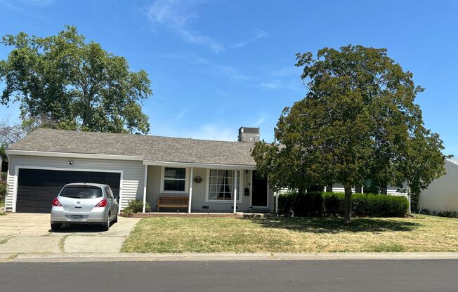 Adorable 3/1 w/Amazing Fenced Yard!  PLEASE READ ENTIRE AD FOR VIEWINGS