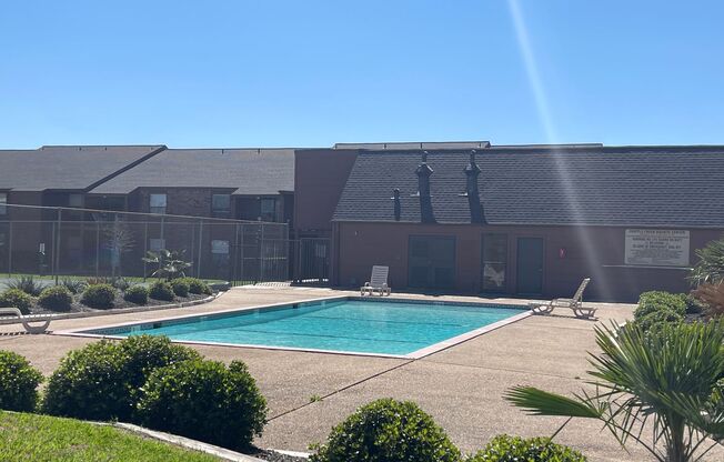 2 beds, 2 baths, $1,100, Unit # # 93 904 UO 93