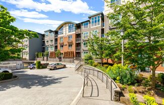 Large 1 Bedroom with Built in Office Nook - Garage Parking