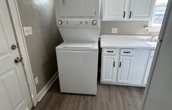 2 beds, 1 bath, $1,275