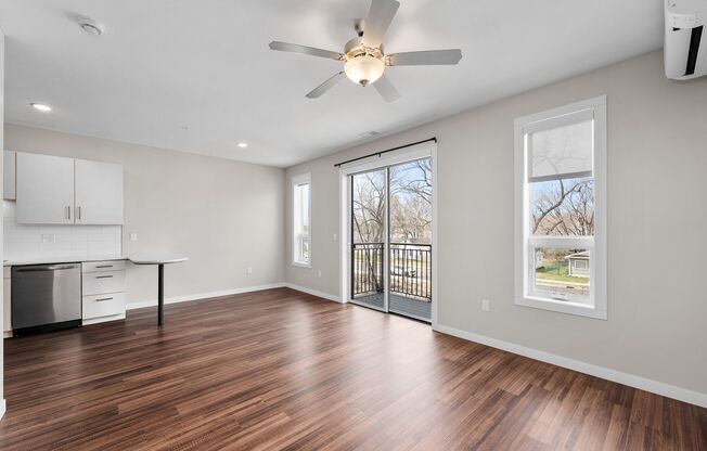 1 bed, 1 bath, 705 sqft, $1,350, Unit 518