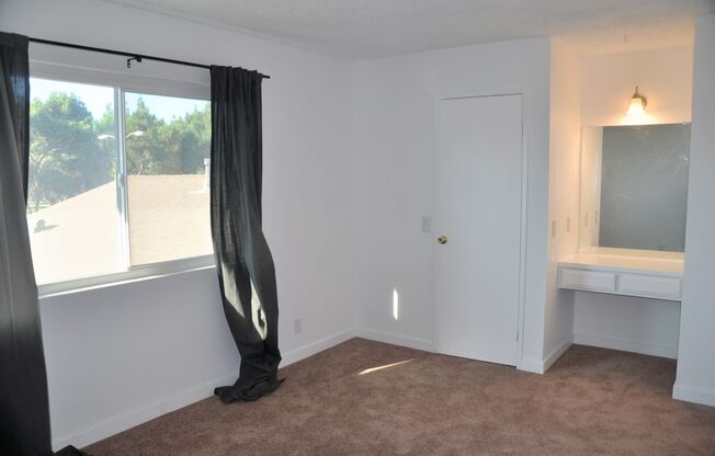 2 beds, 1 bath, $2,500, Unit # 3