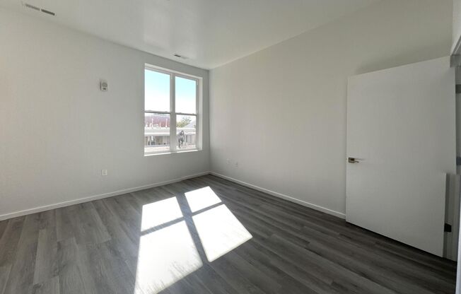 Studio, 1 bath, 450 sqft, $1,348, Unit 404