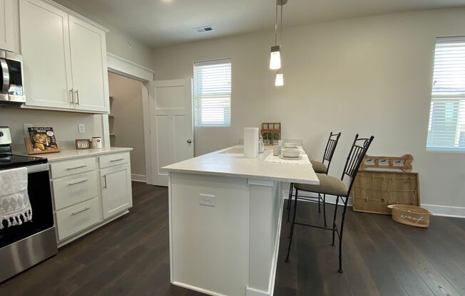 1 bed, 1 bath, 766 sqft, $1,695, Unit 20601 Washington Plaza Carriage House with Attached Garage A972 X09