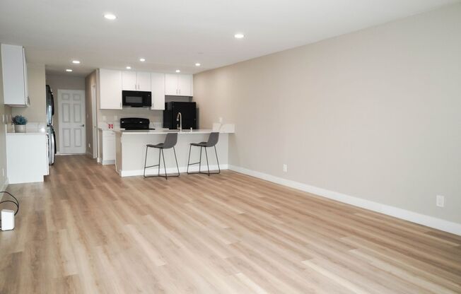 1 bed, 1 bath, $2,100, Unit 38