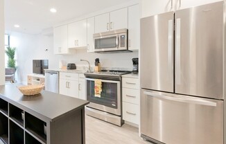 2 beds, 2 baths, $4,800, Unit 410