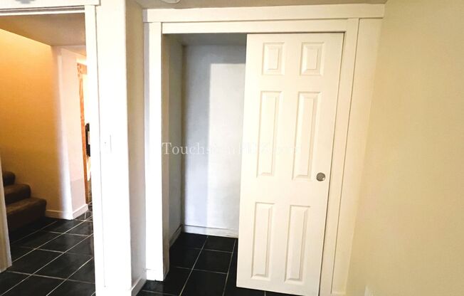 3 beds, 1 bath, $2,195, Unit # #B