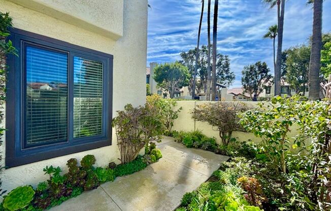 Oxnard | Mandalay | The Colony | 3 Bed + 3 Bath | 2236 Cannes Sq