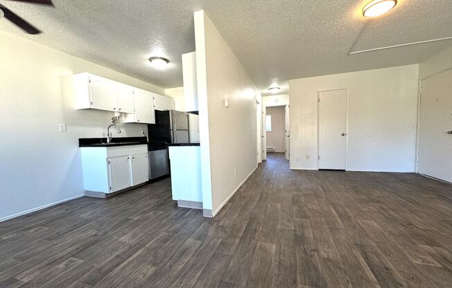 2 beds, 1 bath, 850 sqft, $1,425, Unit 15