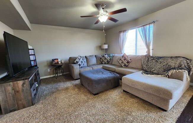 4 Bed 3 Bath in Lorson Ranch!!