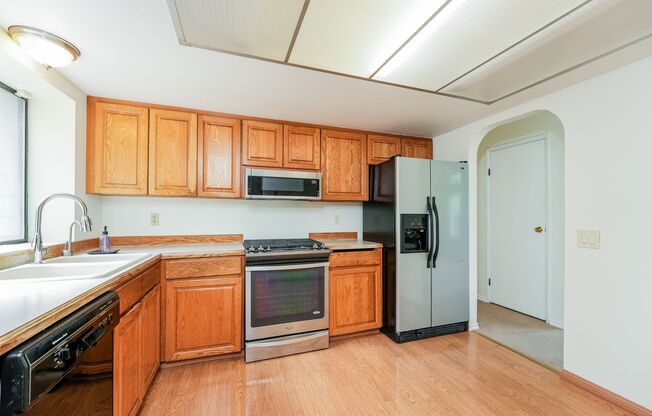 Charming 4 bed, 2.5 bath Lynnwood Home, $3700/mo.