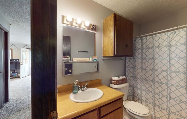 3 beds, 1 bath, $1,025