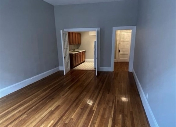1 bed, 1 bath, 650 sqft, $2,700, Unit 105