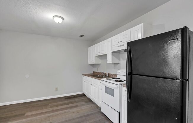 2 beds, 1 bath, $1,095