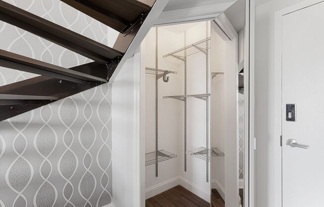 1 bed, 1.5 baths, 667 sqft, $2,400, Unit 24L